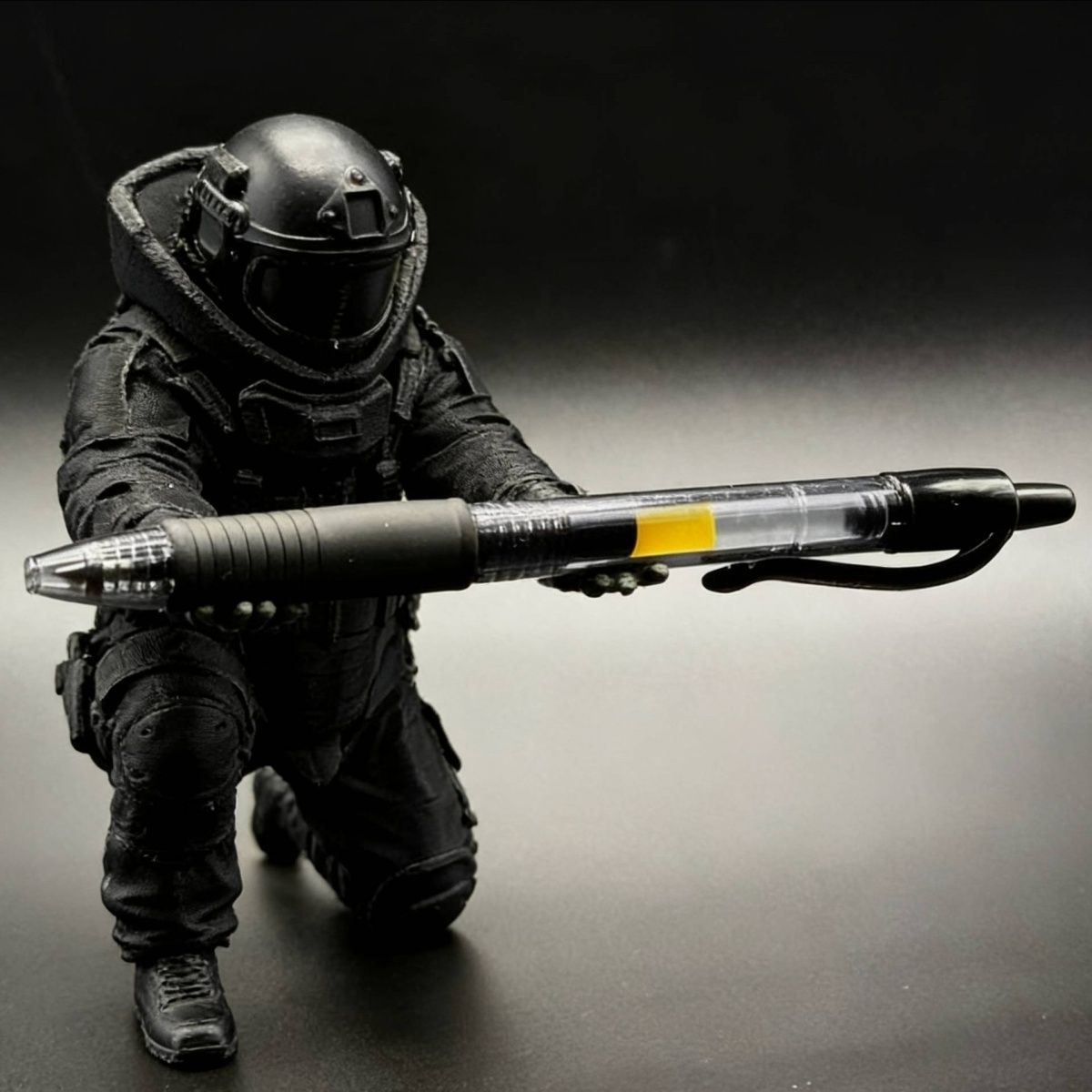 3D Printing Pen - 3D-gedruckter Super Saiyajin Kreativ-Stifthalter schmückt den